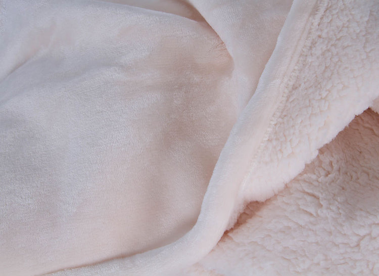 Manta Ulfur Hueso | Suavidad y calidez en cada fibra | Felpa Ultrasuave | 130 × 150 cm.