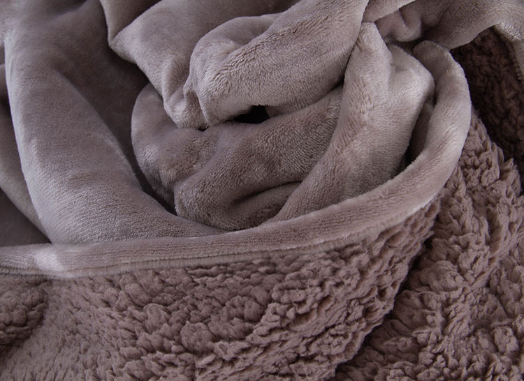 Manta Ulfur Arena | Suavidad y calidez en cada fibra | Felpa Ultrasuave | 130 × 150 cm.